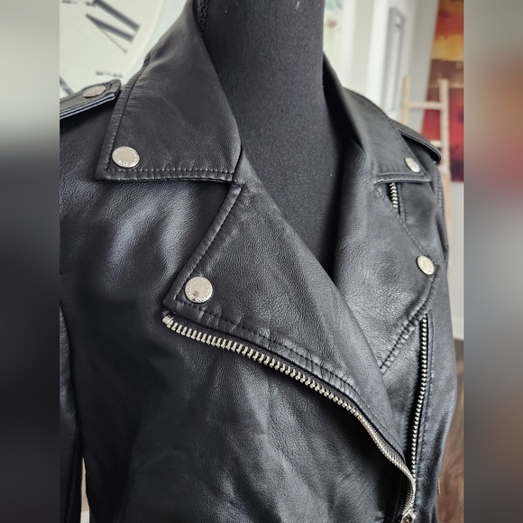 Levi Strauss Crop Top Biker Jacket Women's Small, Previously owned Faux Leather - Picture 12 of 16